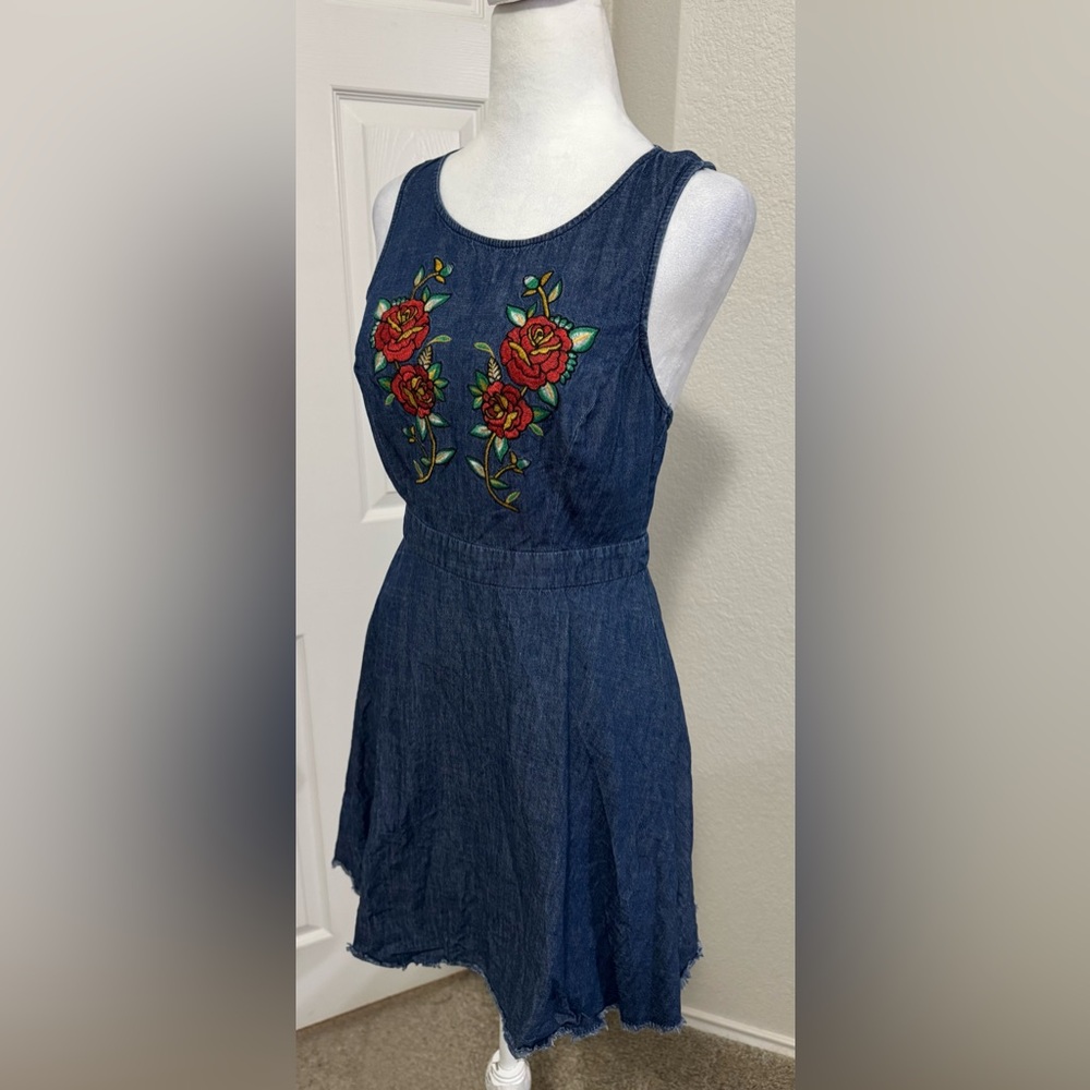 A Calin Small Denim Mini Rose Embroidered Racerback Cowgirl Mini Dress Size M - Picture 6 of 11